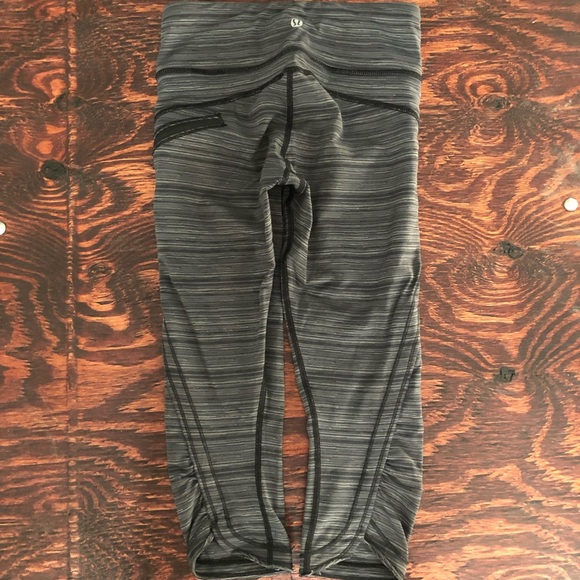 Lululemon Run Top Speed Crop Cyber Stripe Coal Blk - Picture 4 of 7